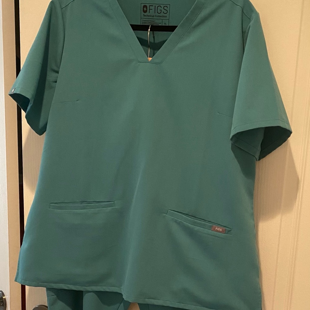 Figs scrub top XL & pants L